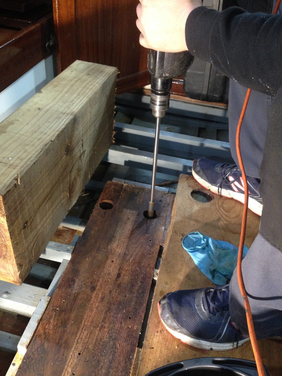 Keel bolt and keel case renewal